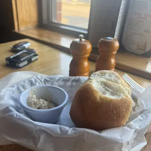 rolls w/ honey butter