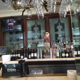 great option to get drinks in plastic cups to lay by the hotel pool