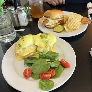 EGGS BENEDICT SALMON