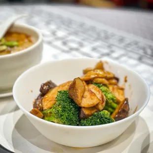 Mushrooms with broccoli