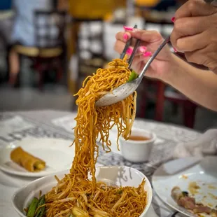 pan fried noodle with soy sauce and bean sprouts