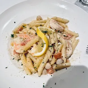 pasta dish, pasta, food