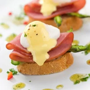 Ham &amp; Eggs Benedict
