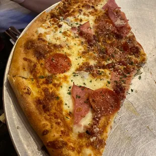 Very nice pizza place.  Fresh made pizza and pasta.  Not the frozen type.  Serve was excellent and it's a nice family atmosphere.