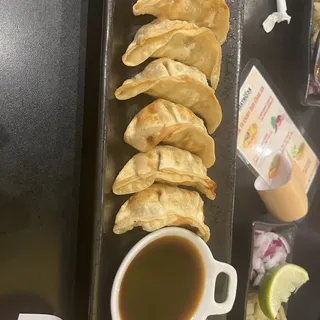 Fried Pork Potstickers (6 pcs)