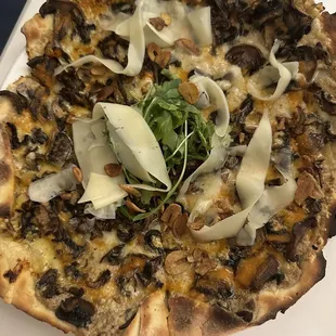 Black &amp; Gold Pizza 5/5