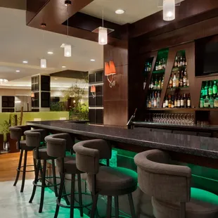 The Bistro 800 lounge has a full bar and known to make Margaritas from fresh squeezed limes. Opens at 4:30pm daily.