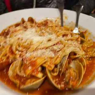 a plate of pasta and clams