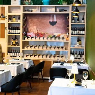We&apos;re delighted to serve delicious pizzas, pastas, salads, desserts, a wide selection of wine, and more! The best restaurant in Burlingame!