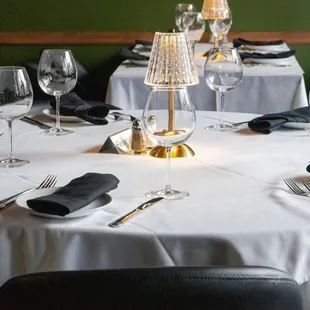 We&apos;re delighted to serve delicious pizzas, pastas, salads, desserts, a wide selection of wine, and more! The best restaurant in Burlingame!