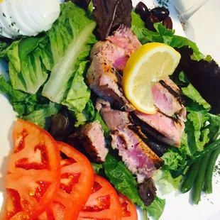 Grilled ahi tuna nicoise salad