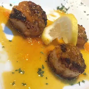 Seared scallops! I've had less for over $30 so all this for only $9 is INCREDIBLE. And they were perfectly cooked. Mmmmmm