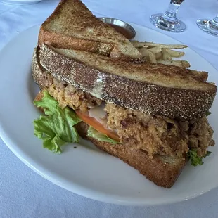 Crispy Chicken Sandwich - looked good, but it was not.