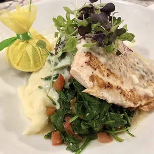 Salmon with mashed potatoes instead of rice. The fish was just ok, don't think it was the best quality, the rest was good.