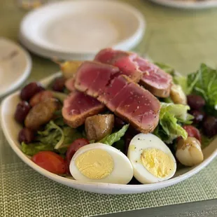 Ahi tuna salad