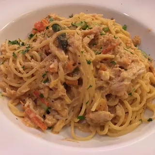 390488. Crab Meat in Creamy Tomato Sauce