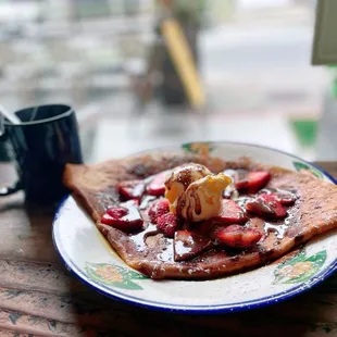 Crepe Fraise /strawberries, vanilla ice cream and chocolate; Tea.