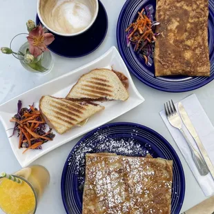 Pomme Cannelle Caramel, Poulet a La Creme, and  Le Corse Panini