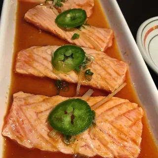 HS06. Seared Salmon with Citrus Sauce