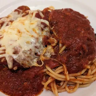 Chicken parmesan with spaghetti