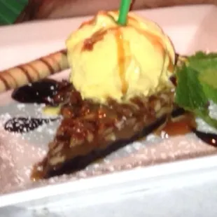 Chocolate praline pie with vanilla gelato