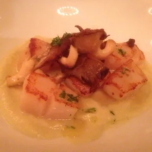 Scallops with Oyster Mushrooms