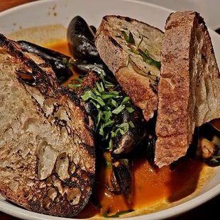 Mussels with chili broth and grilled bread