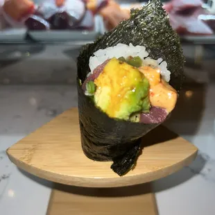 Spicy tuna handroll