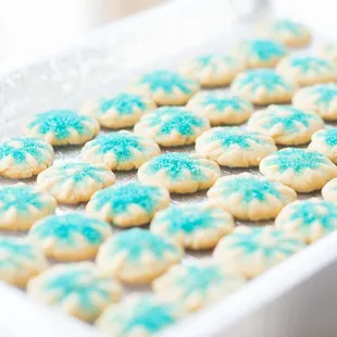 Sugar cookies for my wedding - the turquoise color is spot on is so pretty.