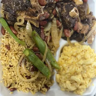 Oxtail dinner w/ mac and rice and beans
