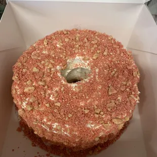 Strawberry crunch cake