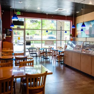 the interior of a fast food restaurant