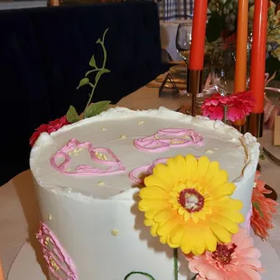 The cake was not only stunning, it was a crowd-pleaser.