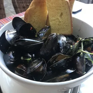 Basil Cream Mussels (GF)