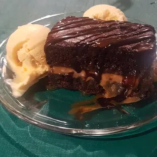 Caramel brownie alamode...my thighs are clapping...lol...enjoy.