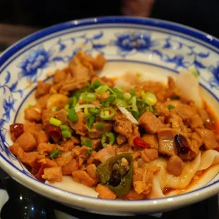 Dry noodle with spicy chicken