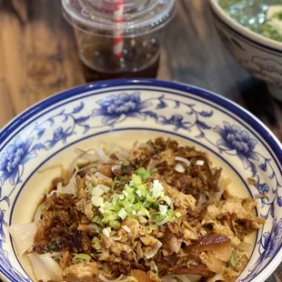 酱肉拌面