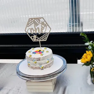 Smash cake- bee theme (6" sugar-free vanilla cake)