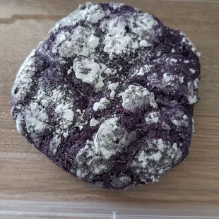 Ube crinkle cookie
