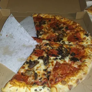 Pepperoni &amp; mushroom large pizza
