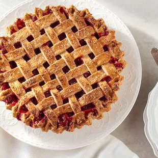 Bittersweet&apos;s Cherry Lattice Crust Pie