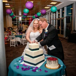 Wedding cake and grooms cake