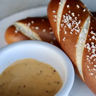 soft pretzels with cider pub cheese