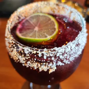 a close up of a margarita