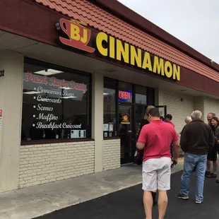 The line for donuts !!