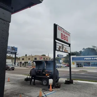 If it&apos;s smok&apos;n, it&apos;s open!
