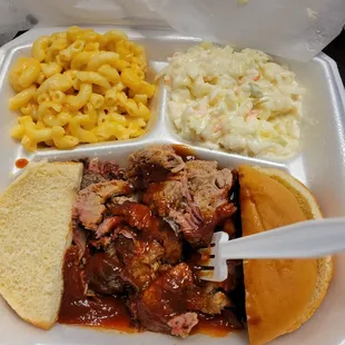 Pulled pork, 2 sides.