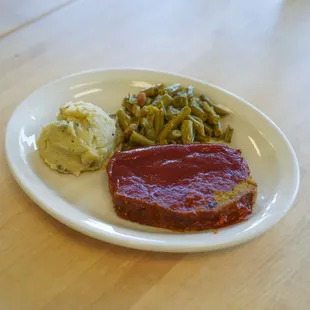 Turkey Meatloaf, Green Beans and Garlic Mashed Potatoes