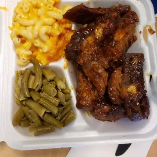 Pork rib tips, macaroni and cheese with string beans.