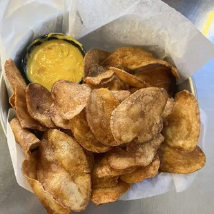 Chips &amp; queso